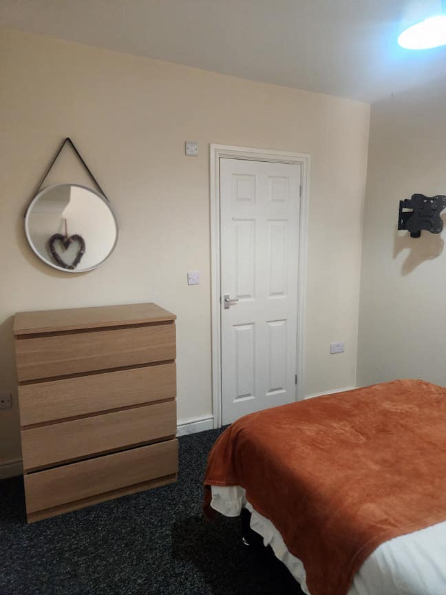 Doncaster Room Avavilable All Bills Included Main Photo