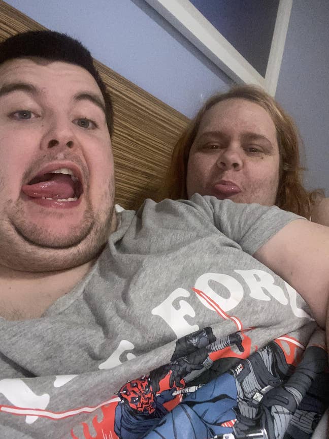 Couple seeks double room Main Photo