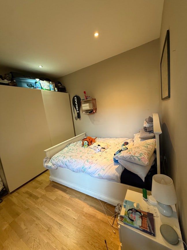 Bright & Spacious Double Room – Friendly Home  Main Photo