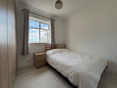 Beautiful Double Bedroom - House Share Main Photo