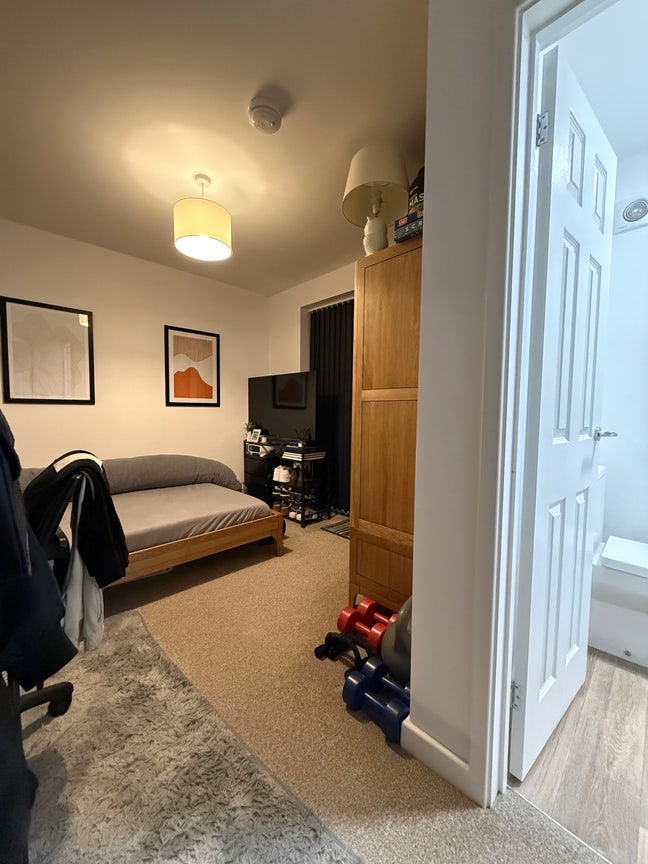 Modern En-suite Double Room - Bills Included - NR5 Main Photo