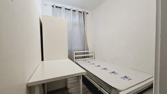  Lovely Single  Room@IG4 /Redbridge Main Photo