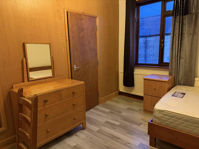 Ensiute Double Room & Large Double Room Near City  Main Photo