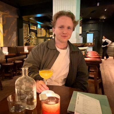 Professional Male seeks a single or double room Main Photo