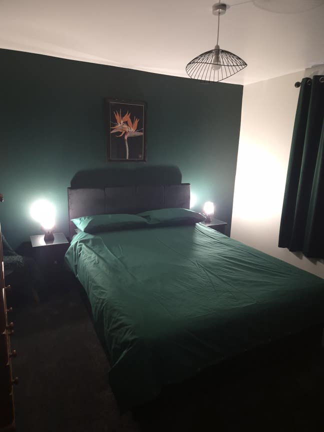 Newly decorated room for rent Main Photo