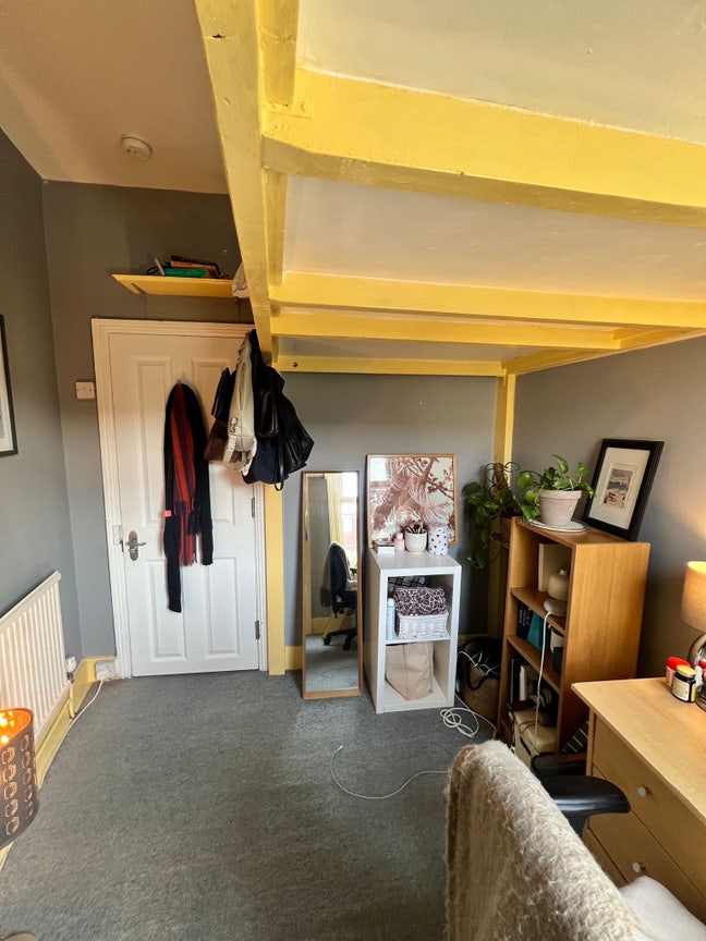 Cosy mezzanine room in Tooting Broadway Main Photo