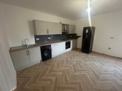 Nice clean flat two bedroom with one shower Main Photo