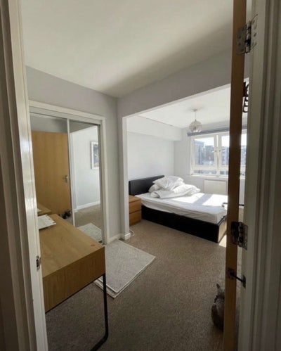 Sunny Room available in Leith Main Photo