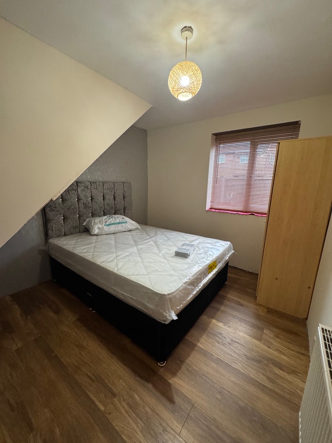 Modern 2-Bed Self-Contained Extension - Bills Incl Main Photo