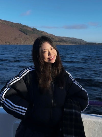 Professional female seeking room Main Photo