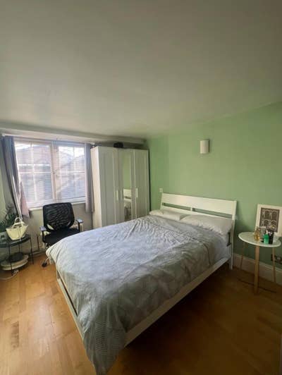 Spacious room in modern Flat with views onThames Main Photo