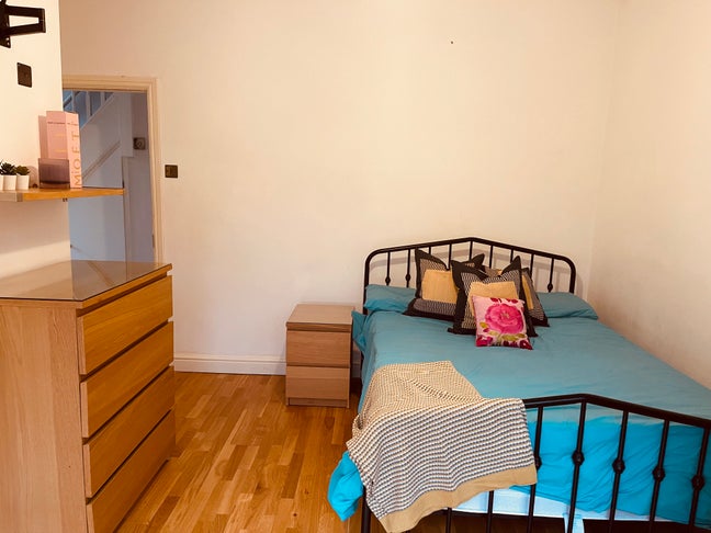 Two Double Bedrooms with Ensuite Available Main Photo