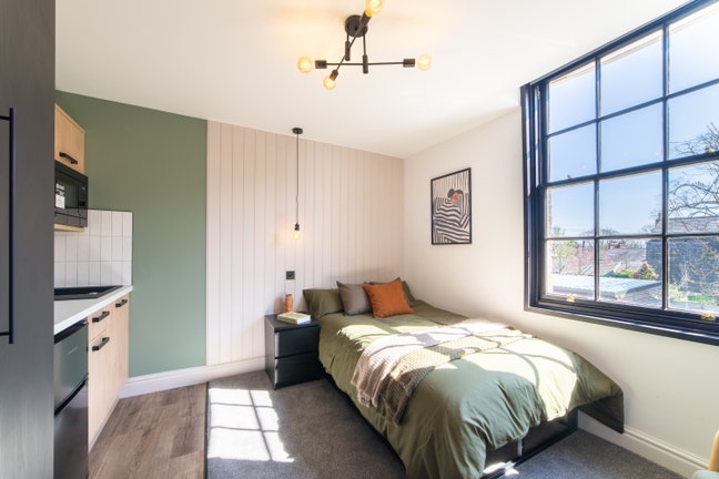  Large Studio Room 🍇  Ensuite - Best Location  Main Photo