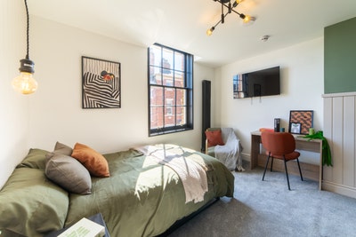  Large Studio Room 🍇  Ensuite - Best Location  Main Photo