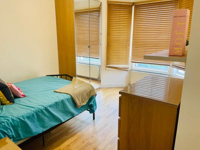One  Double Bedroom with Ensuite Available Main Photo