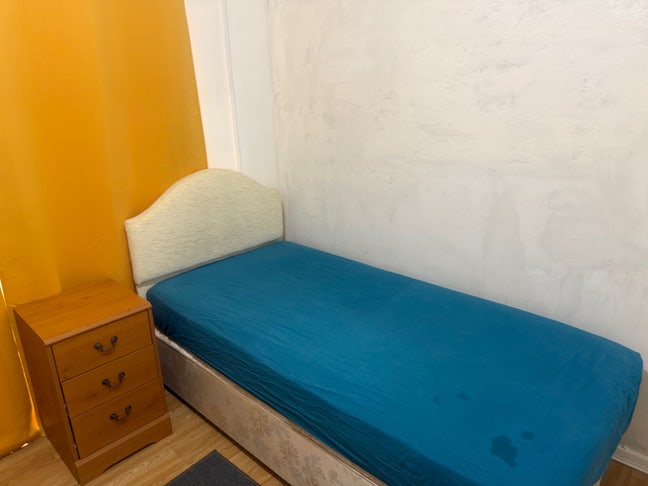 Beautiful Double Room with Single Bed Ground Floor Main Photo