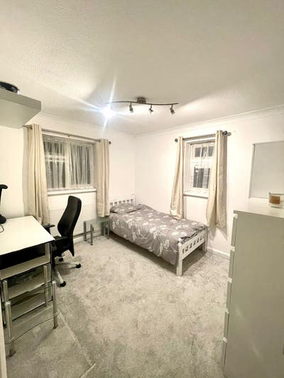 Spacious & Cosy double room for rent E17 5SZ Main Photo
