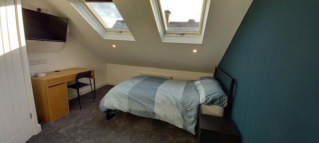 En-suite room in recently refurbished house &pound;500pc Main Photo