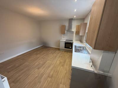 Brand new refurbed 2 bed property with ample parki Main Photo