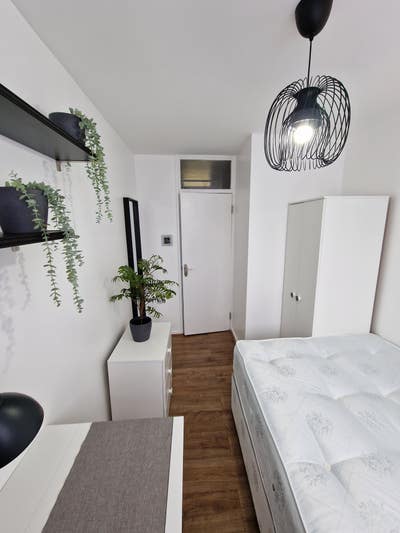 Luxurious double room - Limehouse - Av. Now !  Main Photo