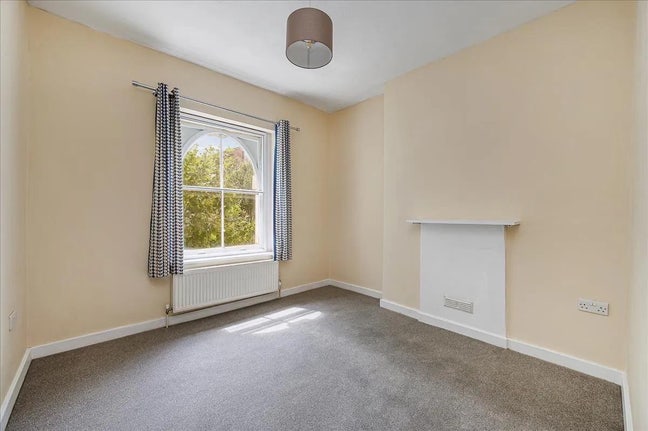 Spacious Double Room in 2 Bed by Ravenscourt Park Main Photo