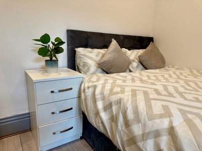 Double Room, 5mins from train station Main Photo