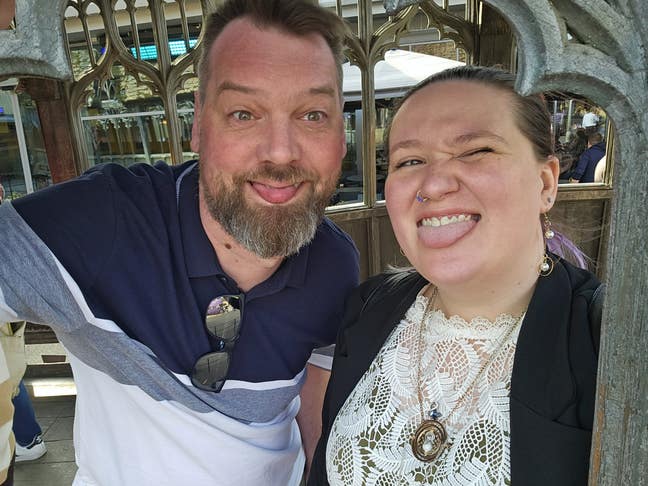 Looking for room to rent Main Photo