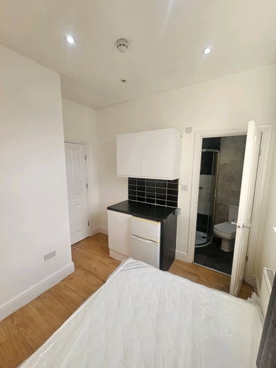 Refurbished: Double Ensuite: All Bills Inc Main Photo