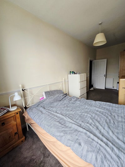 Spacious, bright double room in Clapham North Main Photo