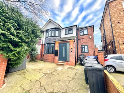 En-Suite Double Room – Twyford Abbey Road, NW10 7H Main Photo