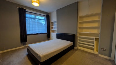 Bright and Spacious Spare Room Available Main Photo