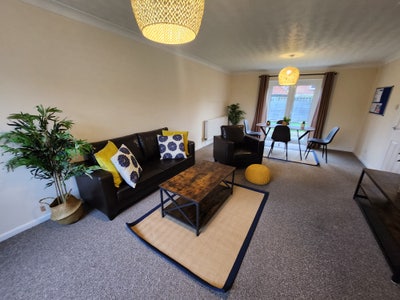 1 Double Room Available - Stafford Avenue Main Photo