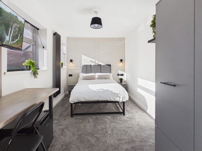 8 Bedroom Luxury Hmo - Stanhope Road Main Photo