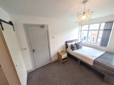 ** New Moseley Self-Contained Luxury Studio Flat! Main Photo