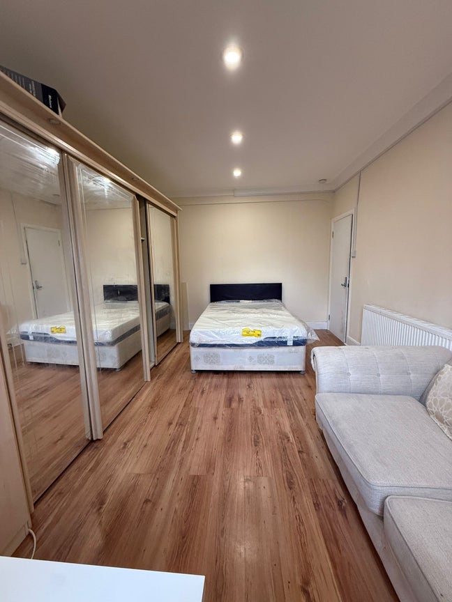 2Dbl Rooms in Gants Hill Main Photo