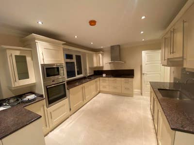 House share close to Newcross Hospital - Wolverham Main Photo