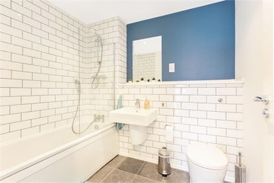 Double bed room at Crewe Toll Main Photo