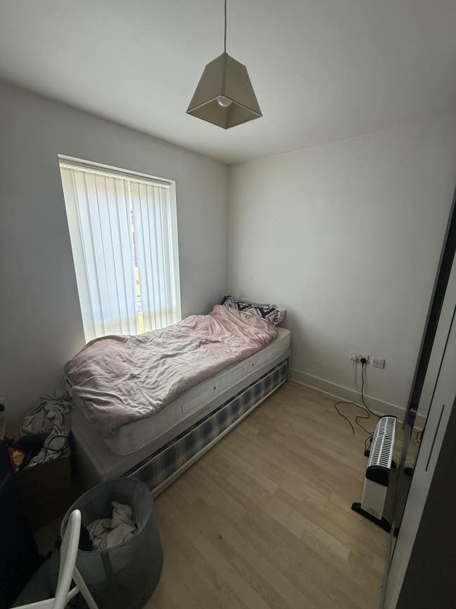 Single bed room with furnished with wardrobe  Main Photo