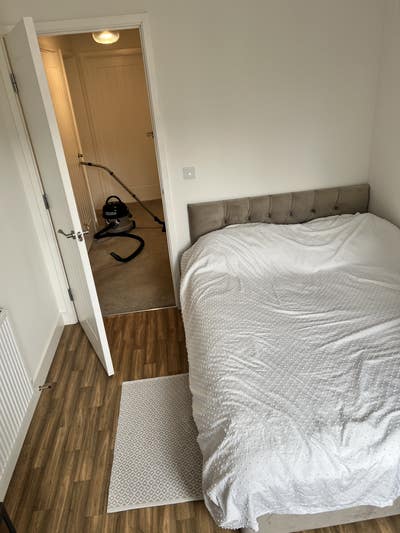 Spacious Double bed near Westwood.  Main Photo