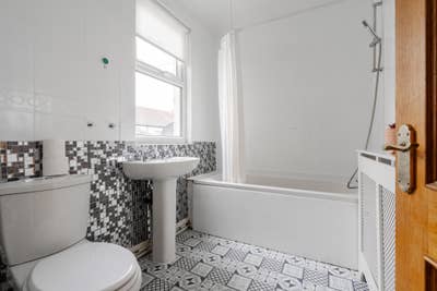 Unique Double Room on Anfield Road! Main Photo