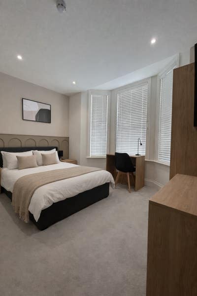 Move-In Ready Rooms | Private En-Suite🏡 Main Photo