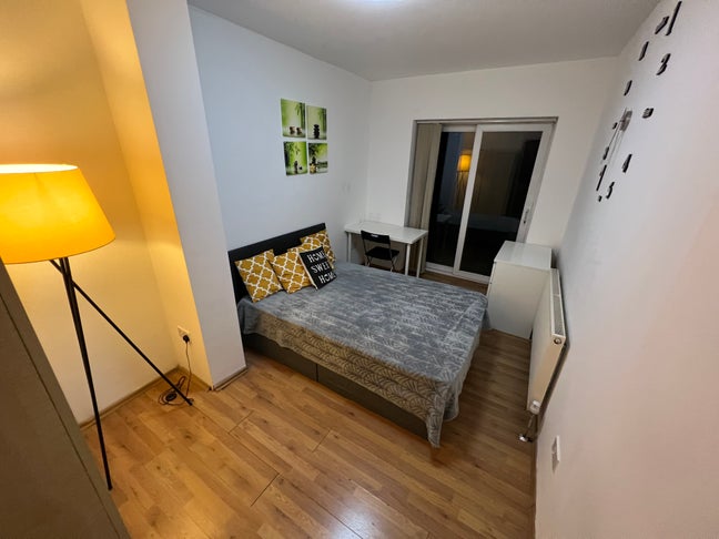 Spacious Double Close to Middlesex!  Main Photo