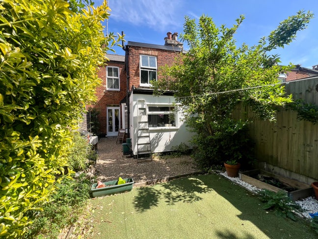 Double Bedroom 5 mins walk from station Main Photo