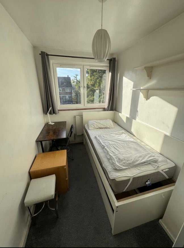 Beautiful 3-Bedroom Duplex in SE16 Main Photo