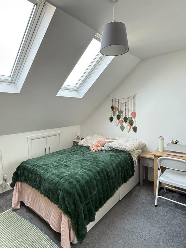 Double room available in a social house share Main Photo