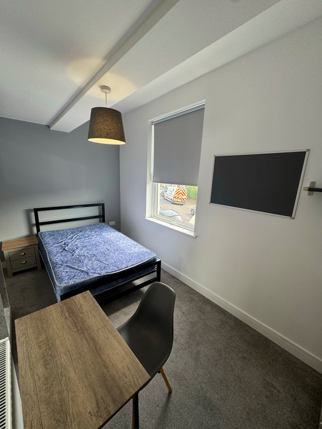 Short Term Stay - Double Room Southsea Main Photo