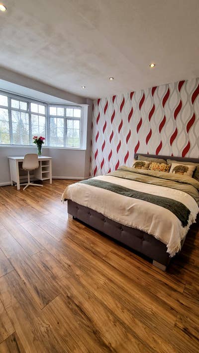 Extra Large Double Room with Bay Window Winchmor Main Photo