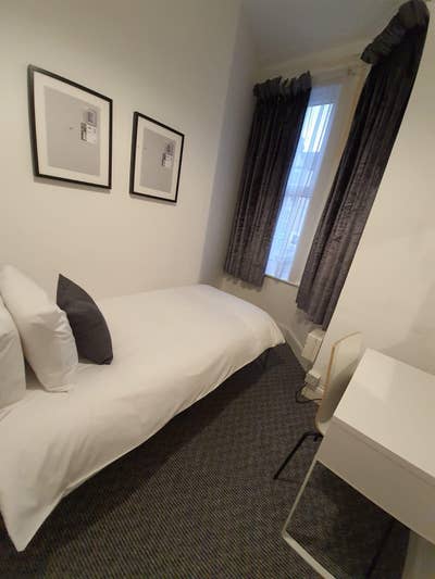 Fantastic value, single room - shared house  Main Photo