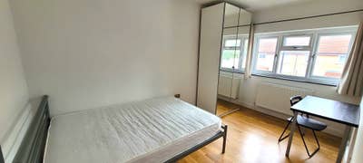 Warm Light Clean Dble Bedroom Deptford ZoNE2 SE14 Main Photo