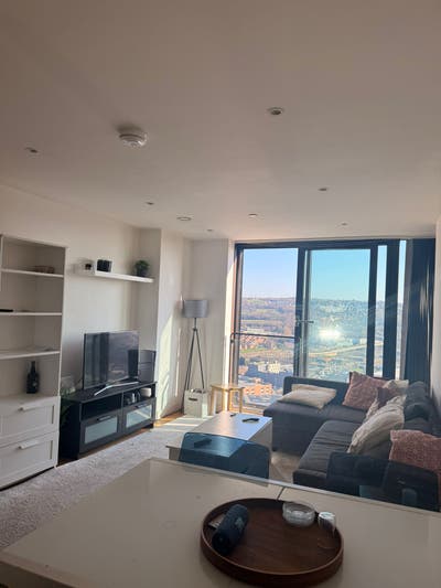 🏙️ Luxury Double Room Available. Flatmate needed Main Photo